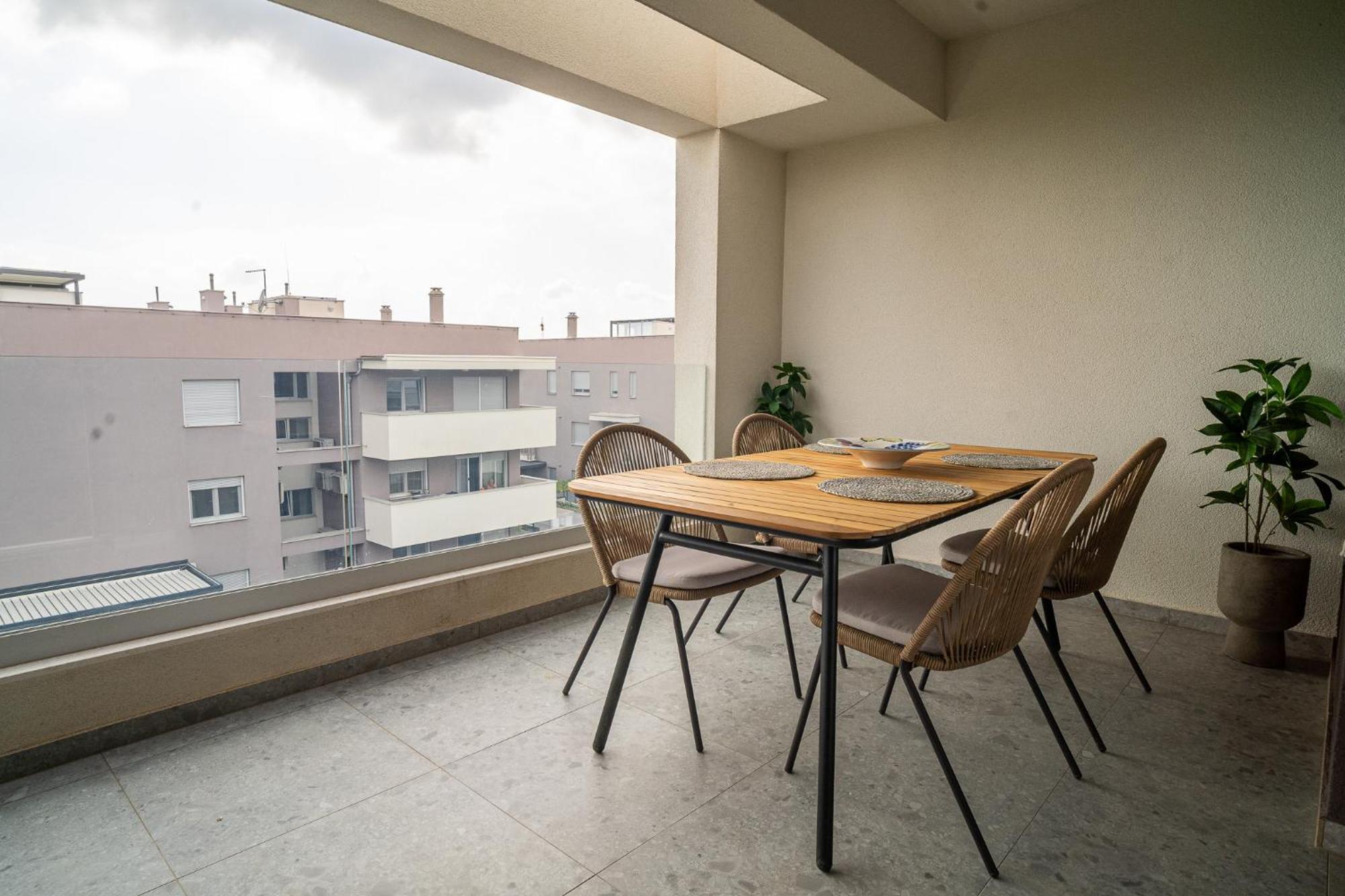Apartma California By Belmont Realty