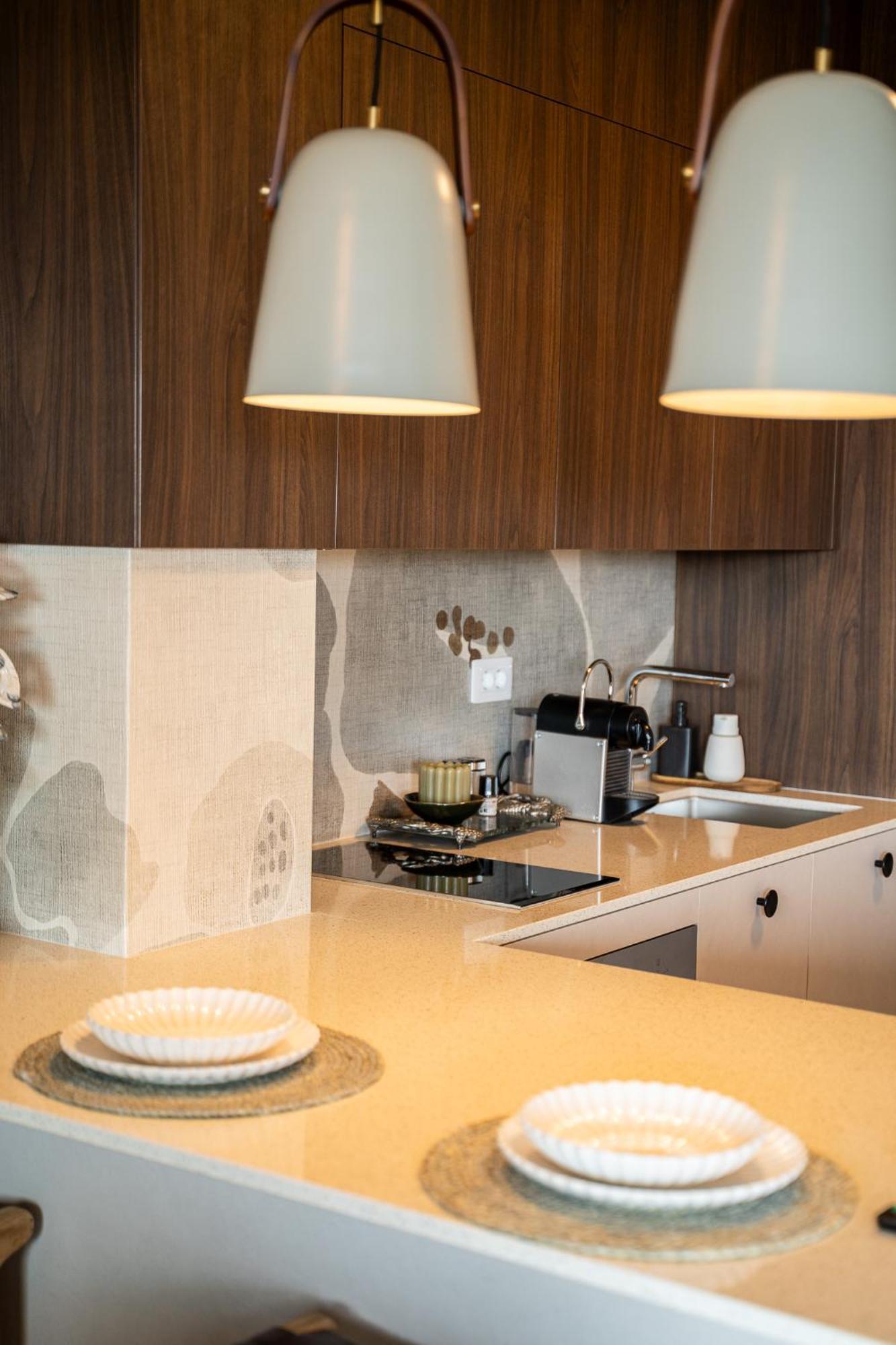 California By Belmont Realty Apartman