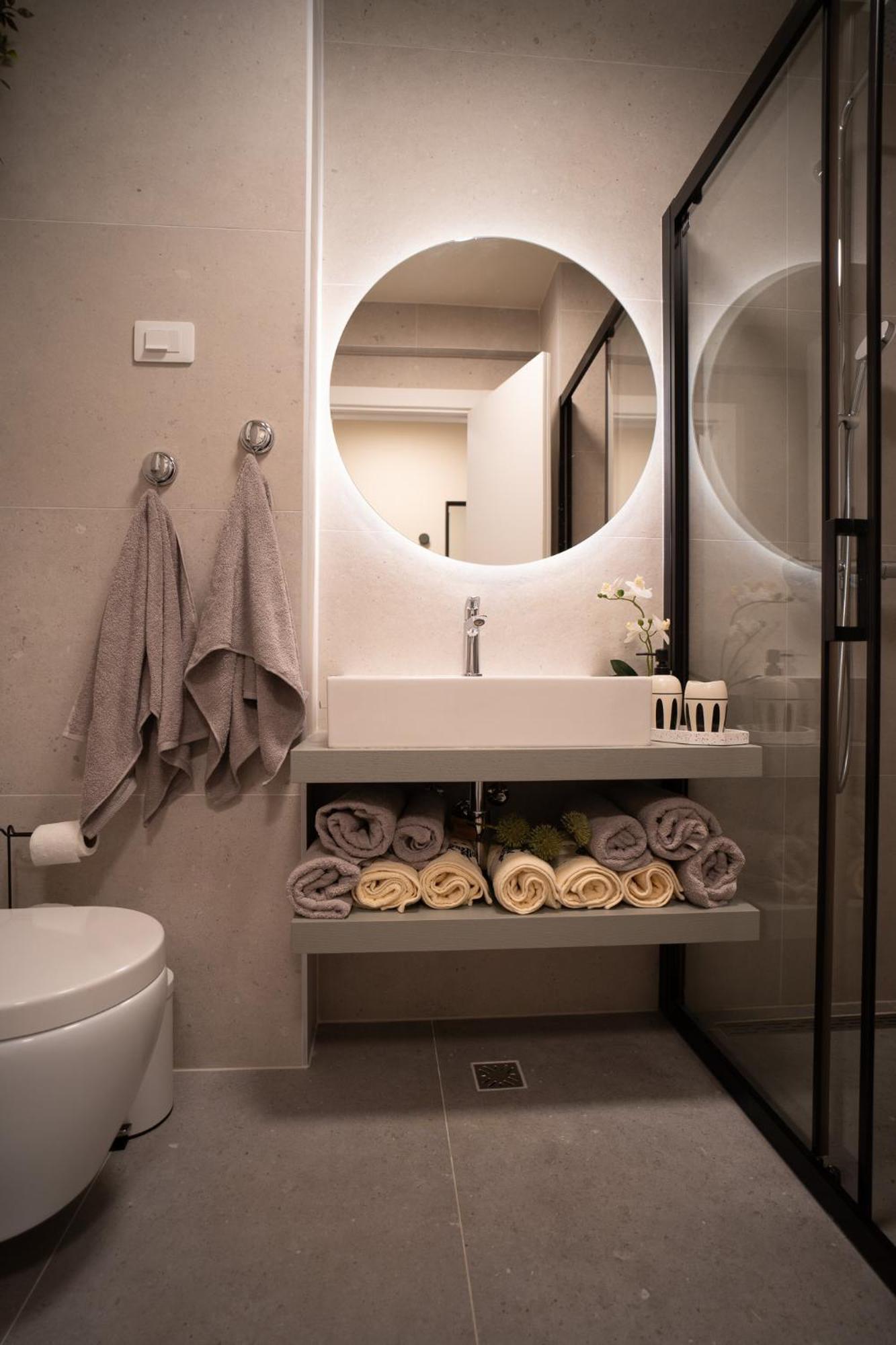 California By Belmont Realty Apartma