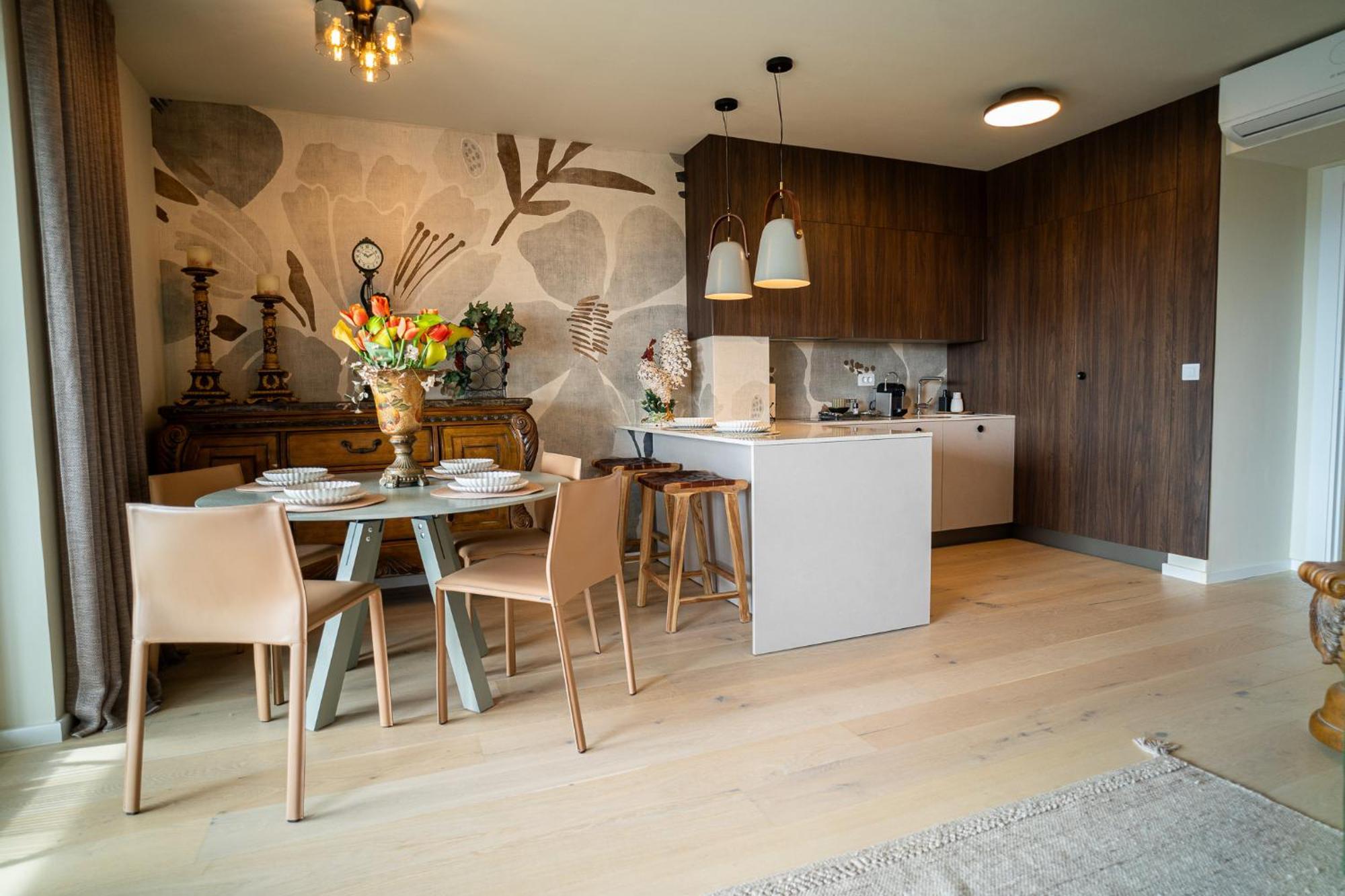 California By Belmont Realty Apartament