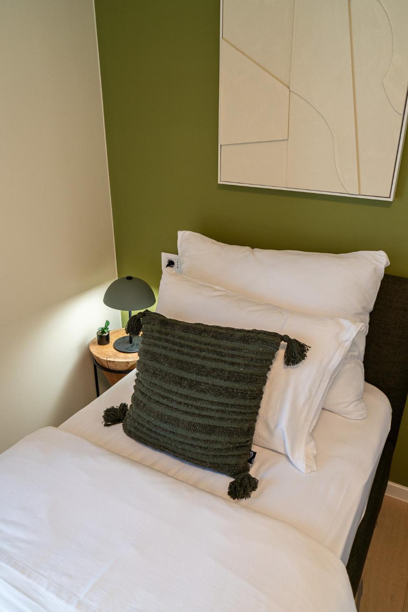 California By Belmont Realty Apartma